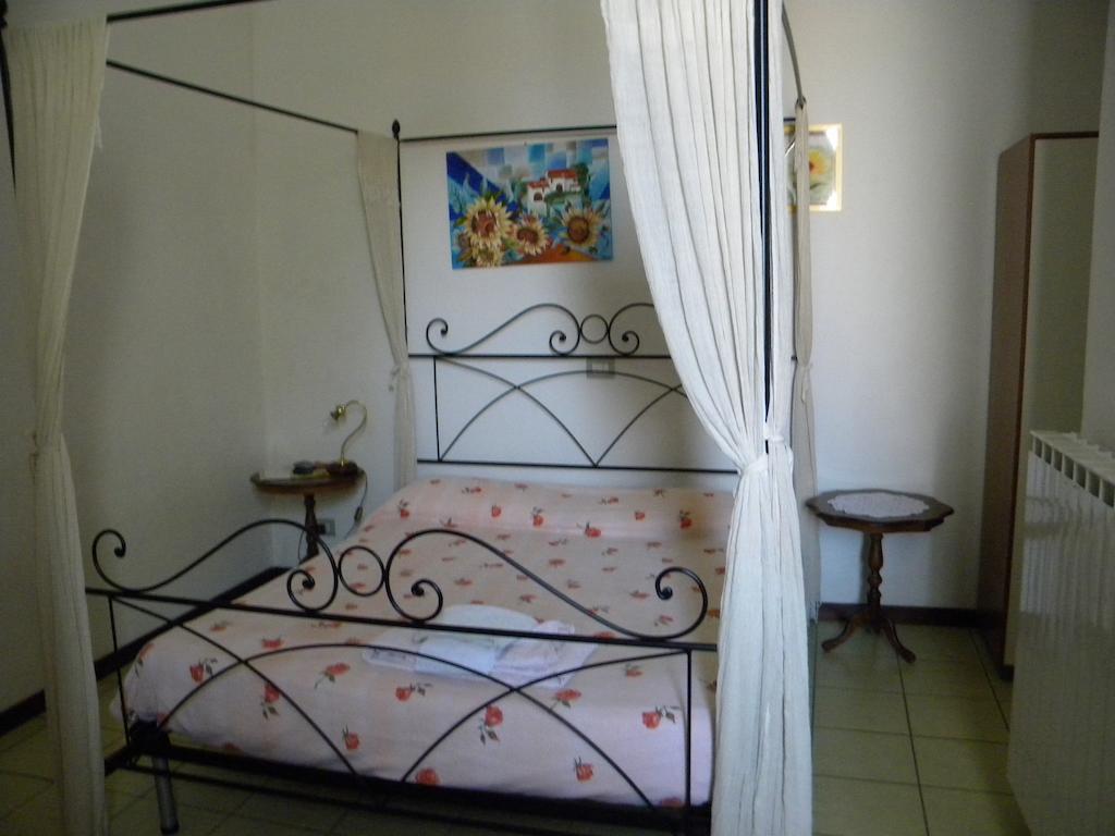 Le Petit Fleur Otel Bareggio Oda fotoğraf
